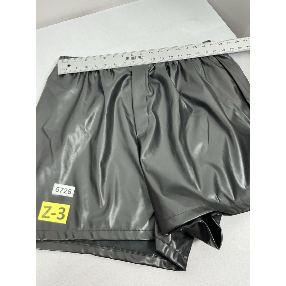 Womans Wdirara Pullon Faux Leather Shorts XXL Plus Black Elastic Waist NWT - Picture 6 of 9